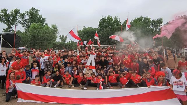 Funes de fiesta.&nbsp; La gran familia de San Telmo festejó al ascenso de todas categoría en la Rosarina.&nbsp;