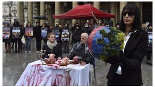 Los amenazan de muerte por comer carne y ser dueños de un restaurante vegetariano