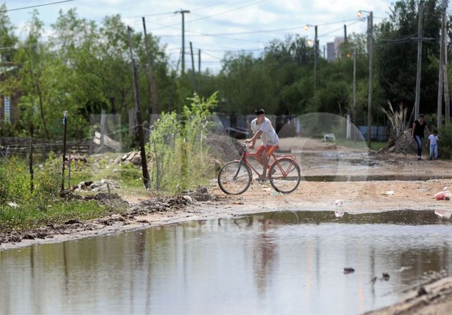 Anegamientos. Con las últimas lluvias las calles del barrio se vieron afectadas y necesitan arreglos / Foto: Mauricio Centurión - Uno Santa Fe