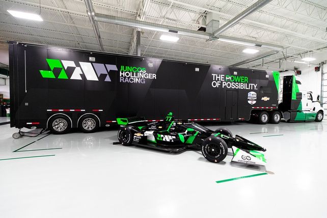 El Dallara-Chevrolet del Juncos Hollinger Racing que comanda Canapino reposa en el taller. 
