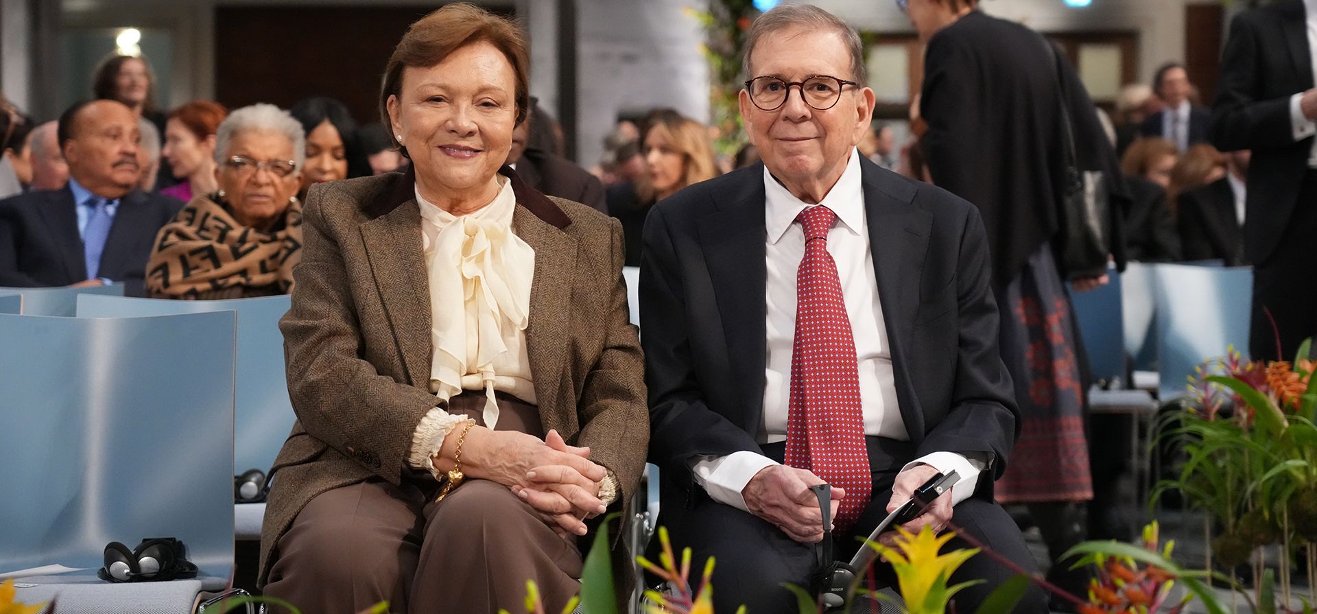 El candidato presidencial de la oposición venezolana a las elecciones presidenciales de 2024, Edmundo Gonzales, junto a su esposa Mercedes López, en el Ayuntamiento de Oslo antes de la ceremonia de entrega del Premio Nobel de la Paz, en Oslo, Noruega, el miércoles 10 de diciembre de 2025. (Ole Berg-Rusten/NTB Scanpix, Pool vía AP) El candidato presidencial de la oposición venezolana a las elecciones presidenciales de 2024, Edmundo Gonzales, junto a su esposa Mercedes López, en el Ayuntamiento de Oslo antes de la ceremonia de entrega del Premio Nobel de la Paz, en Oslo, Noruega, el miércoles 10 de diciembre de 2025. (Ole Berg-Rusten/NTB Scanpix, Pool vía AP)