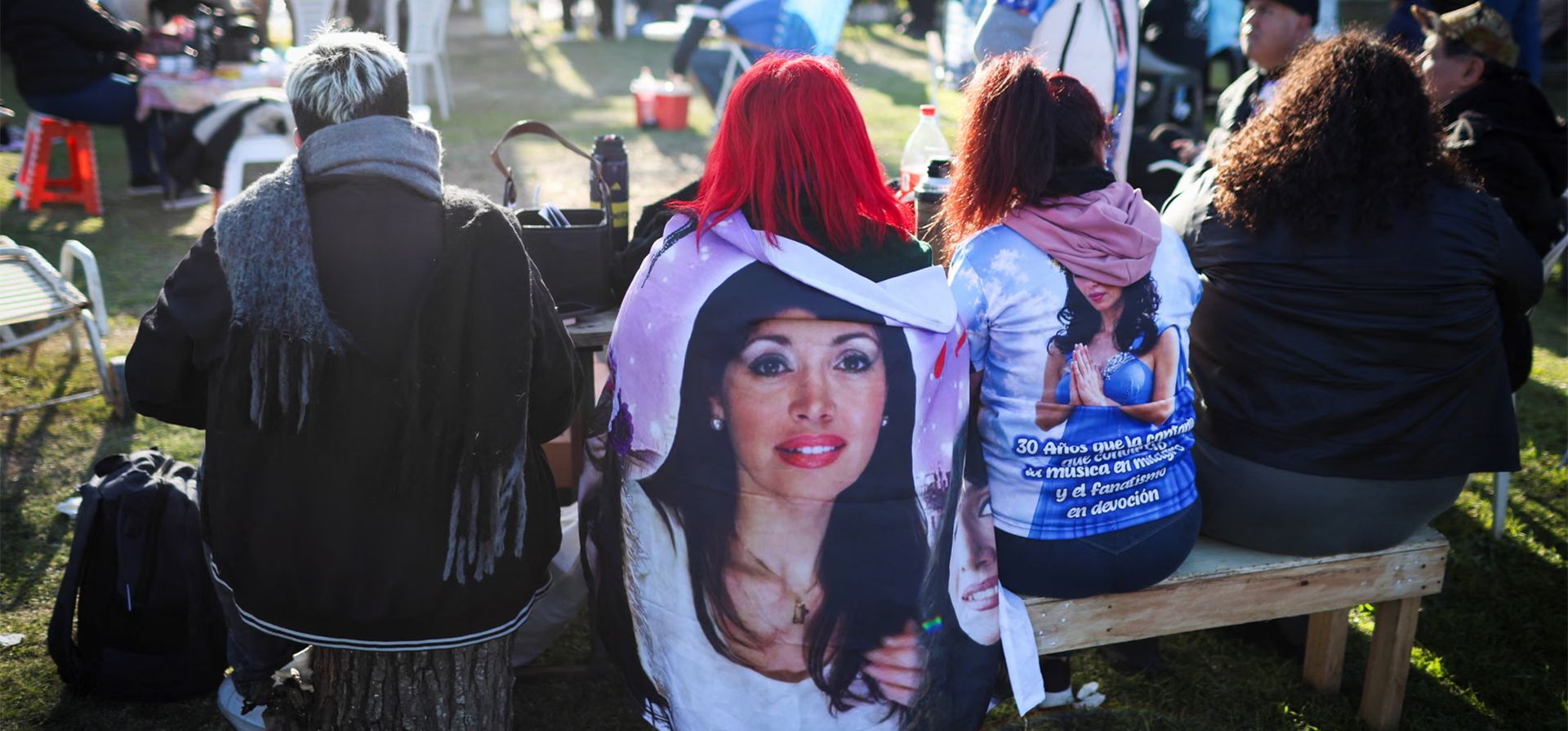 Personas rinden homenaje a la fallecida cantante de cumbia Gilda en un santuario dedicado a ella, en el 30 aniversario de su muerte, Entre Ríos, Argentina. Fotografía: Francisco Loureiro/Reuters Personas rinden homenaje a la fallecida cantante de cumbia Gilda en un santuario dedicado a ella, en el 30 aniversario de su muerte, Entre Ríos, Argentina. Fotografía: Francisco Loureiro/Reuters