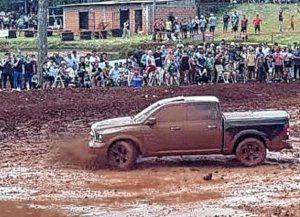Accidente en exhibición de 4x4 en Misiones: camioneta embistió al público