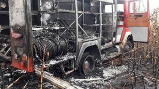 Fueron a apagar un incendio y se les quemó la autobomba