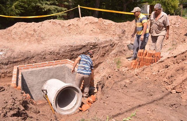 Comenzó la construcción de las cámaras de inspección para el nuevo zanjón troncal
