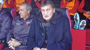 Colón no pasa por un buen presente y su DT, Julio Falcioni, está en el ojo de la tormenta.