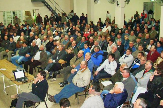 Los tamberos amenazan con bloquear las plantas si no se aumenta el precio