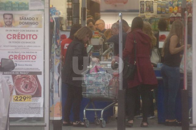 Coronavirus: largas colas en los supermercados de Santa Fe
