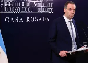 El Gobierno planea introducir un botón silenciador de periodistas en las conferencias en la Casa Rosada