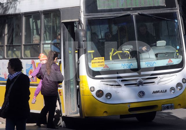Socavón en Rivadavia: nuevo cambio de recorridos de las Líneas 4, 10 y 11