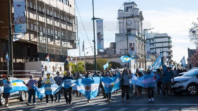 En Concepción del Uruguay marcharon en plaza Ramírez