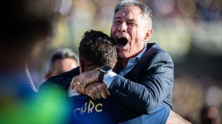 Ariel Holan fue pura emoción en el segundo gol de Central.