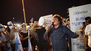 Javier Milei descartó una alianza con JxC, aunque admitió que discute con Macri temas del liberalismo.