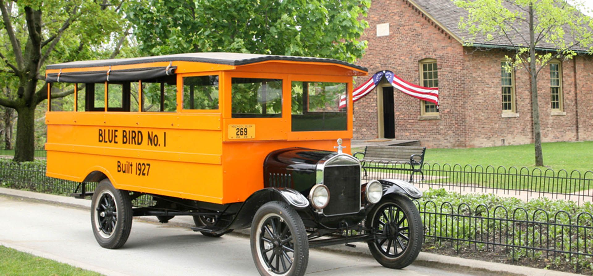 Esta fotografía, facilitada por el Museo Henry Ford, muestra un autobús escolar Blue Bird de 1927 en exhibición en el Museo Henry Ford en Dearborn, Michigan, en 2008. Este es el autobús escolar más antiguo que se conserva en Estados Unidos. (Rudy Ruzicska/Museo Henry Ford vía AP) Esta fotografía, facilitada por el Museo Henry Ford, muestra un autobús escolar Blue Bird de 1927 en exhibición en el Museo Henry Ford en Dearborn, Michigan, en 2008. Este es el autobús escolar más antiguo que se conserva en Estados Unidos. (Rudy Ruzicska/Museo Henry Ford vía AP)
