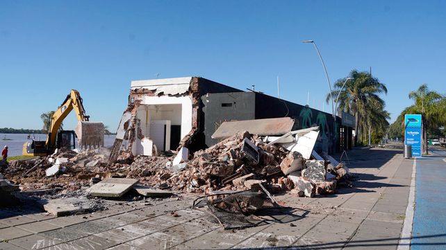 Renovación de la costanera norte. El bar Mordisco fue el primero que recibió el ataque de las topadoras&nbsp;