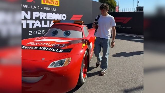 Franco Colapinto se encontró con el Rayo McQueen en Monza.