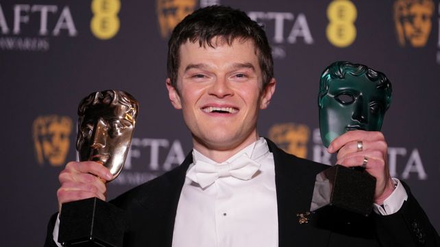 El actor británico Robert Aramayo ganó el premio a Mejor Actor en los BAFTA y dio un batacazo en la temporada de premios