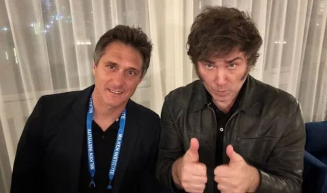 Guillermo Barros Schelotto junto al presidente Javier Milei