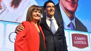 La candidata a presidenta presentó a quien será su ministro de Economía ante un eventual triunfo electoral