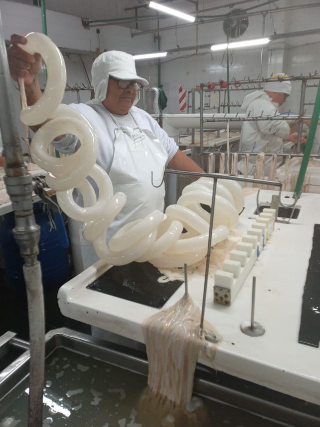 Trabajadores del frigorífico Euro reactivan la producción tras seis meses sin cobrar