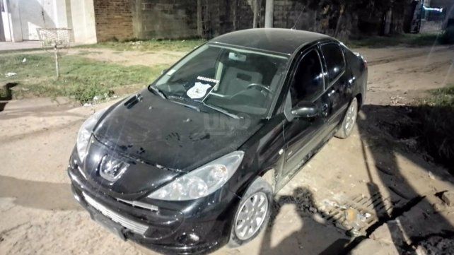 El auto estaba abandonado en el noroeste de la ciudad El auto estaba abandonado en el noroeste de la ciudad