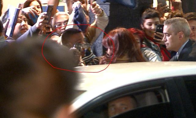 El jueves 1º de septiembre un hombre gatilló un arma contra la vice Cristina Fernández.
