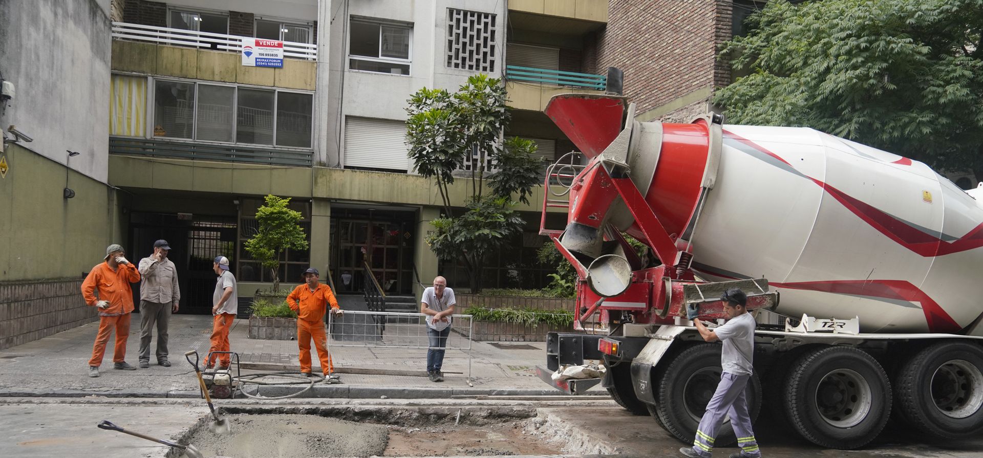 Un trabajo de bacheo se viene realizando durante este mes en el microcentro, por calle San Lorenzo desde Corrientes hasta Laprida. Foto: Silvina Salinas / La Capital