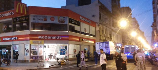 Personal policial y de Emergencias trabajó en el lugar donde se produjo el accidente. (Foto: S. Suárez Meccia)