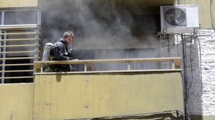 Rosario: vecinos atrapados en un edificio donde se desató un incendio en el hall