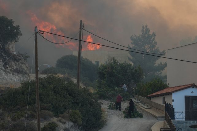 &nbsp;Los incendios forestales azotan las islas de Corfú