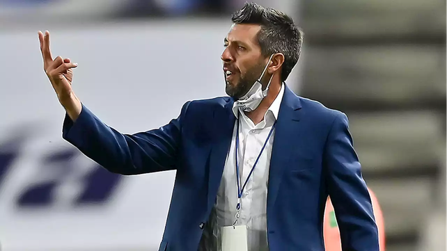 Pezzolano reconoció la oferta de Colón para ser el nuevo DT