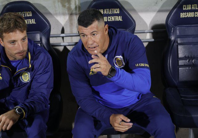 Jorge Almirón sabe que el partido que se juega Central el próximo jueves es muy importante.