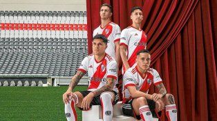 River Plate presentó su nueva camiseta titular.