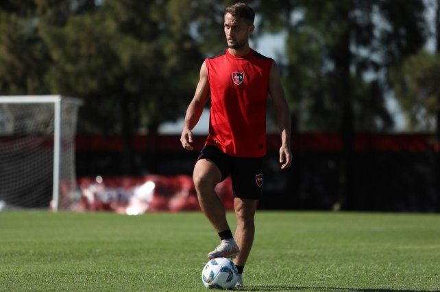 Tras cuatro meses Ángelo Martino reaparece en la primera de Newells.