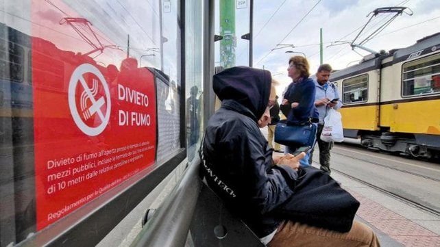 Milán prohíbe fumar en toda la ciudad, con multas de hasta 240 euros