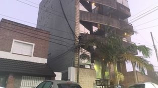 Milagro en el norte de la ciudad: cayó desde un cuarto piso por olvidarse las llaves y solo sufrió lesiones leves