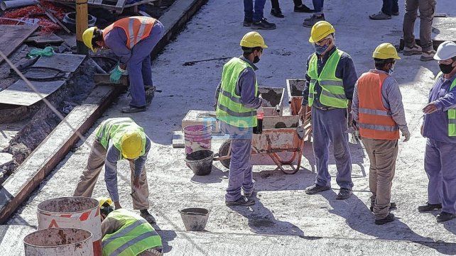 En construcción se crearon 1.272 puestos en el año; la actividad industrial creció 4