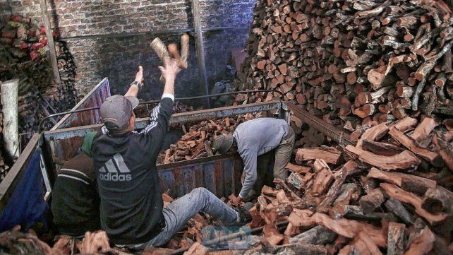La calefacción a leña cobró protagonismo con el descenso de temperatura