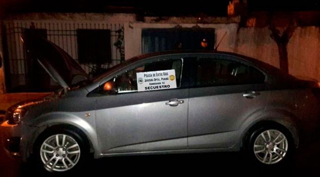 Detuvieron a dos policías santafesinos con drogas en Paraná