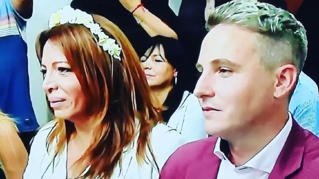 La conductora Lizy Tagliani finalmente contrajo matrimonio y compartió su alegría con una multitud en la puerta del Registro Civil de Berazategui.