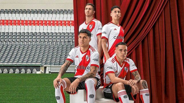 River Plate presentó su nueva camiseta titular.