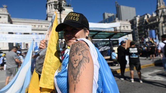 Los seguidores de Javier Milei llegaron temprano al Congreso