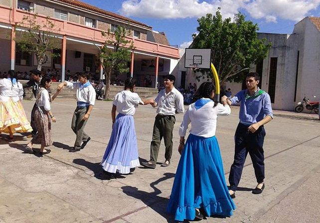 Sentir nacional. La comunidad educativa salesiana adelantó los festejos con diversas actividades.   Foto Gentileza/ Facebook Instituto Enrique Carbó