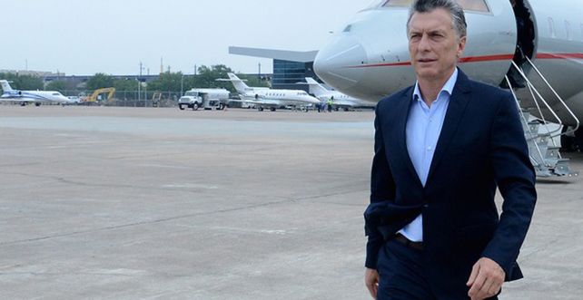 El presidente Macri caminando en suelo estadounidense. Foto Télam. &nbsp;