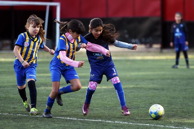 Arranca el fútbol infantil. La sub-8 dará el puntapié en el torneo femenino de la Rosarina.&nbsp; 