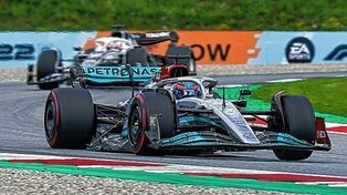 El joven británico logró su primera pole position con el Mercedes.