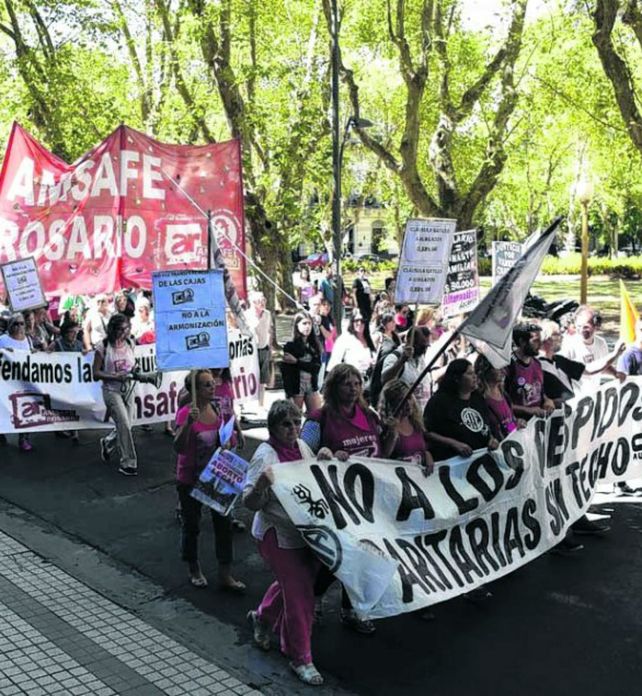 Los docentes continúan en una tensa espera.