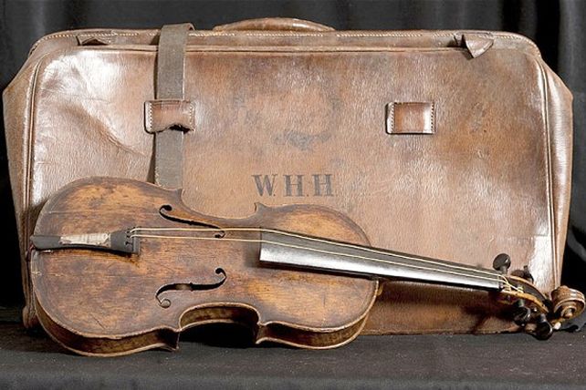 “Emerge” el violín del Titanic, 101 años después del naufragio