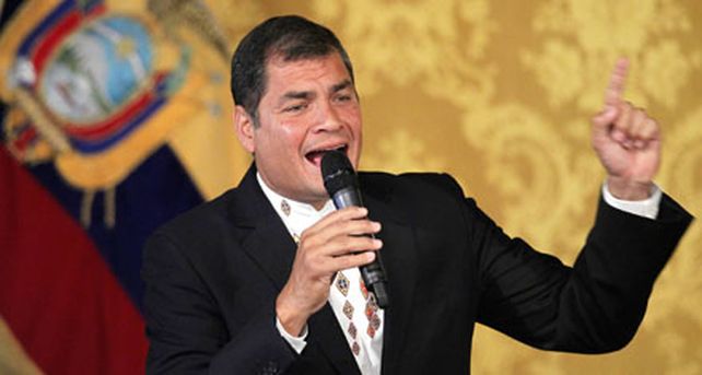 El presidente ecuatoriano Correa concedi&oacute; el perd&oacute;n a periodistas