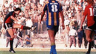 El remate. La Chancha recibi&oacute; el despeje de Lanari y marc&oacute; el cuarto en el 90/91.